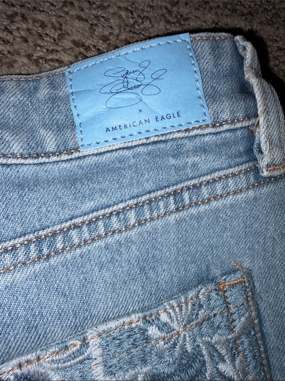 American Eagle AE x Sydney Sweeney embroidered denims shorts - Picture 2 of 14
